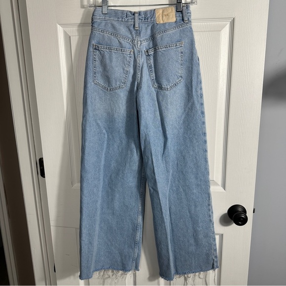 Zara wide leg jeans, size 2, distressed, trendy, spring, casual, denim, weekend - Picture 3 of 8